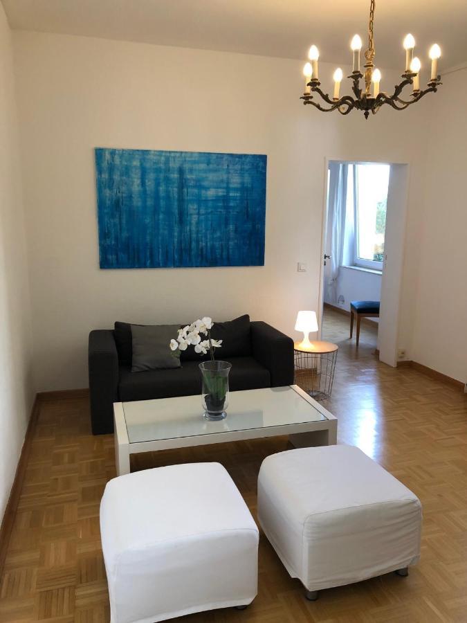 E - Quiet Business One Bedroom For 3 Guests *