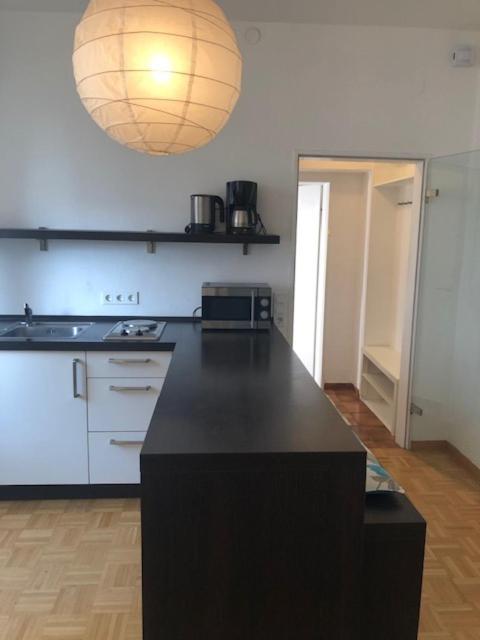 Appartement E - Quiet Business One Bedroom For 3 Guests