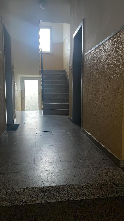 1 Zimmerwohnung Mit Kueche, Balkon Und Badezimmer In Apartmen Apartment Dusseldorf
