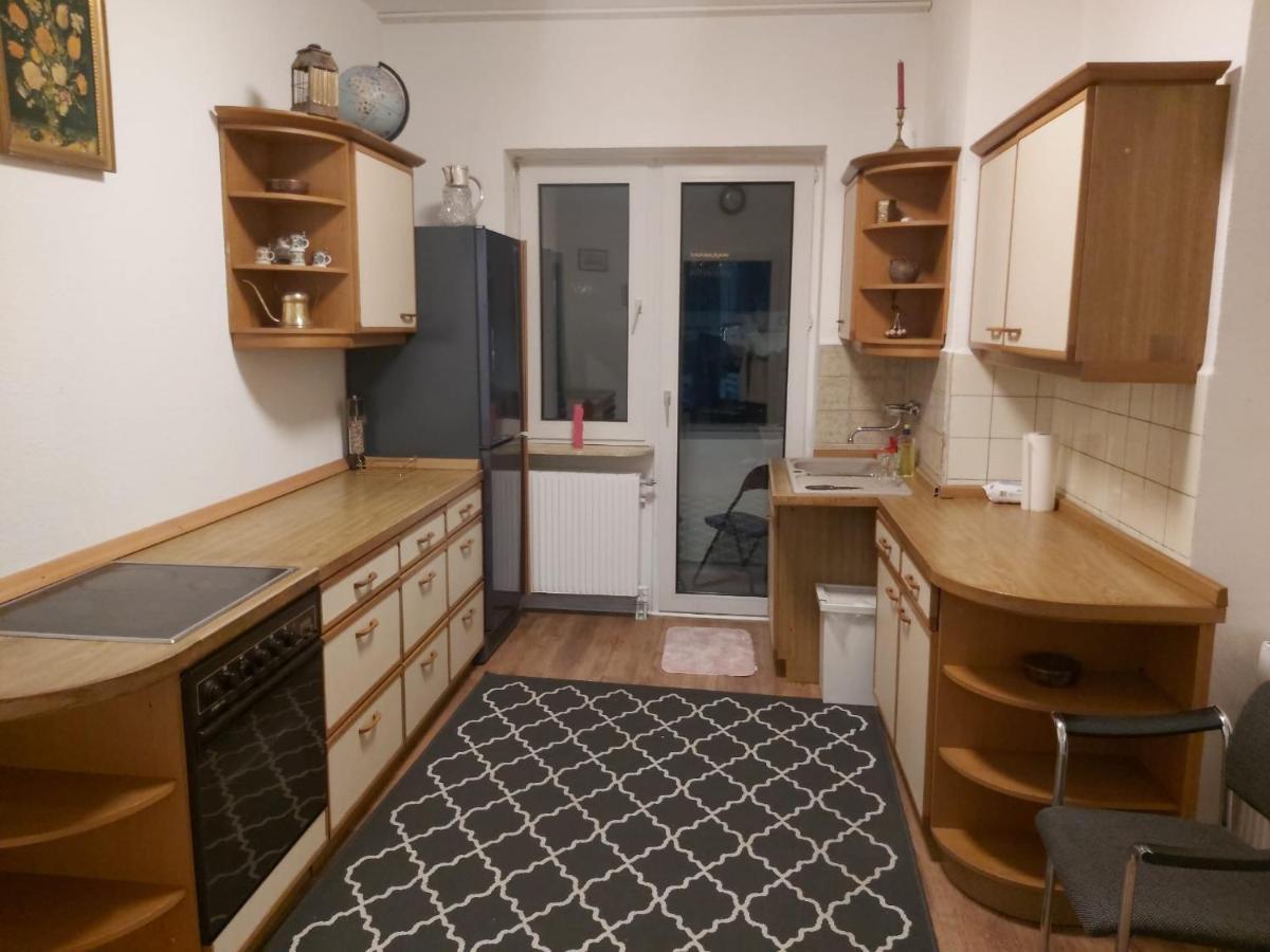 Apartment 1 Zimmerwohnung Mit Kueche, Balkon Und Badezimmer In Apartmen Dusseldorf