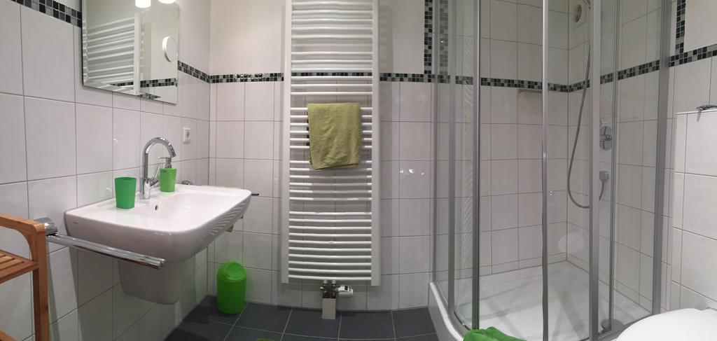 Messezimmer 4 U 2 Apartment *