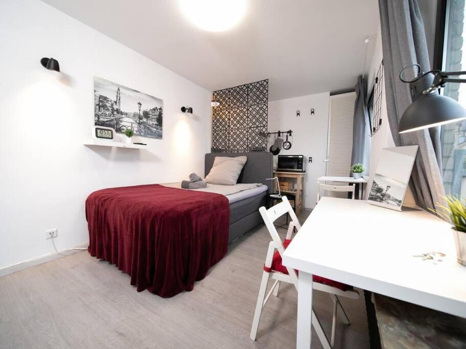 Studio Rosso - Central - Balcony - Trade Fair *