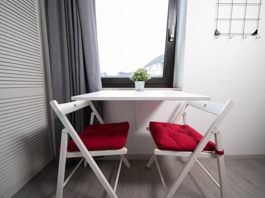 Apartment Studio Rosso - Central - Balcony - Trade Fair *