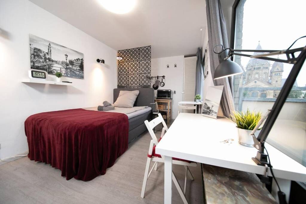 Studio Rosso - Central - Balcony - Trade Fair Apartment