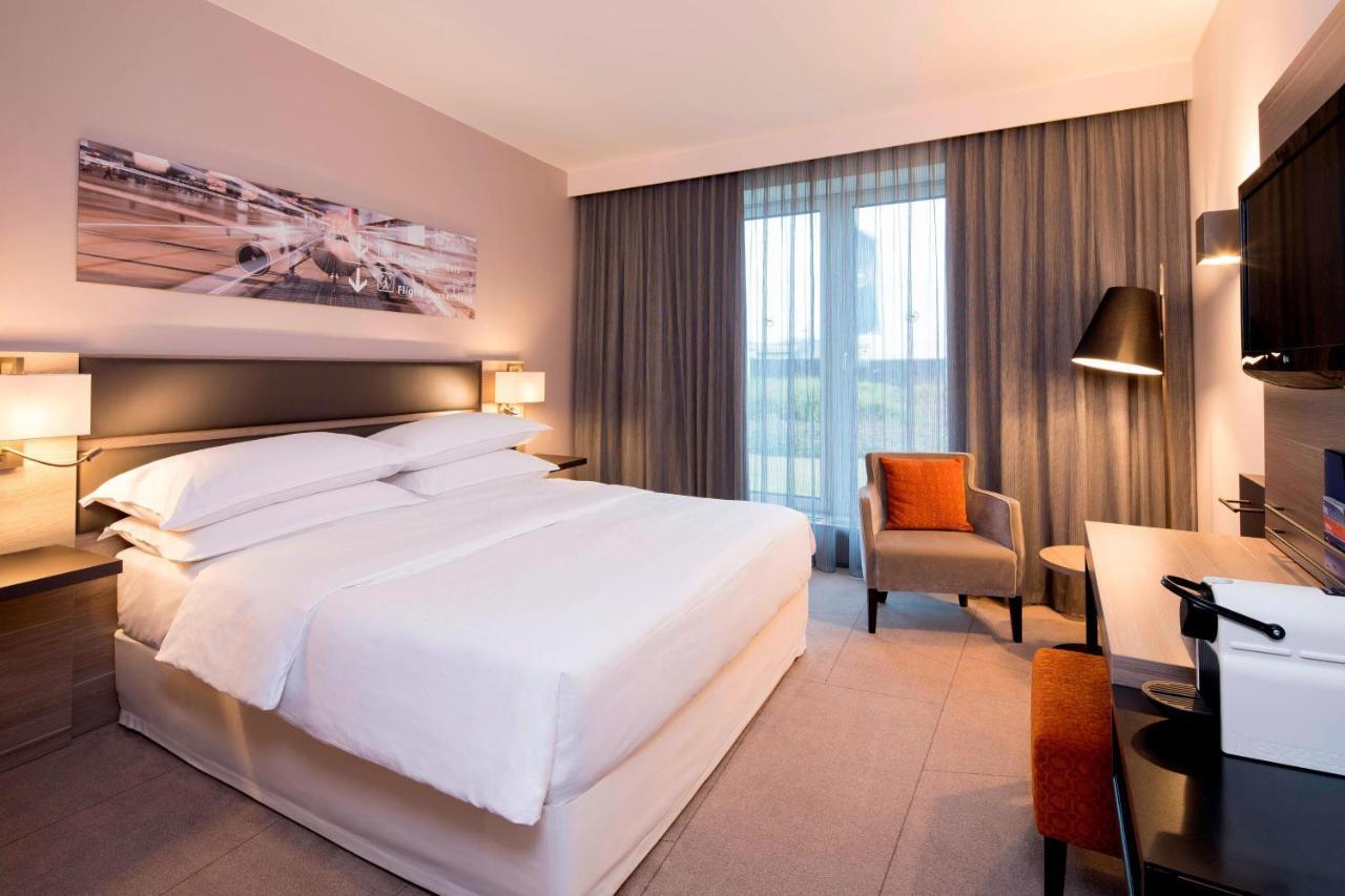 Sheraton Airport 4*