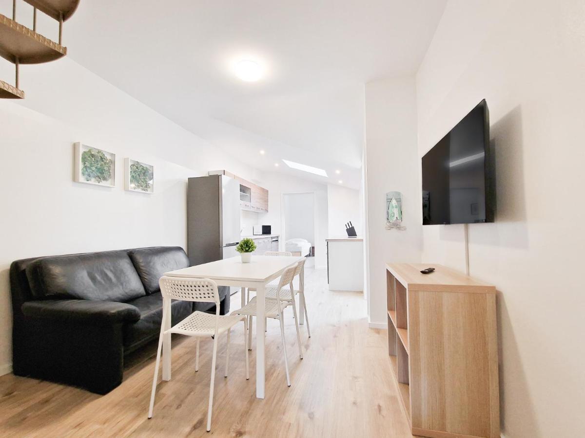 Raj Living - 1 Or 3 - 20 Min Messe Dus And Old Town Dus Apartamento