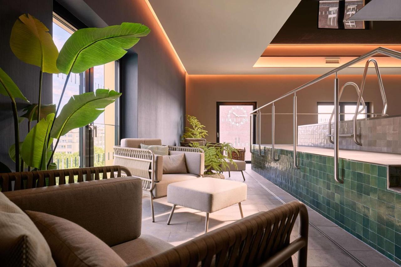 Hotel Adina