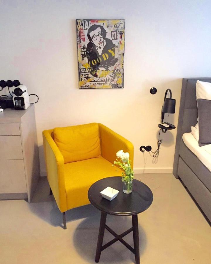Square Rooms 8 *