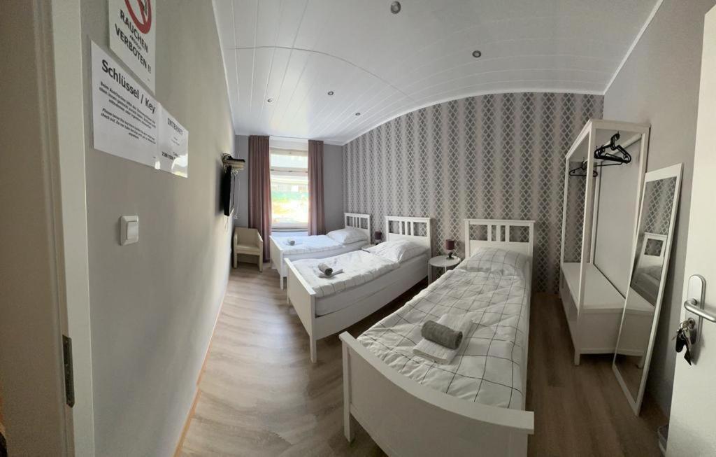 Eva's - Self Check-in & Only Private Hostel Düsseldorf