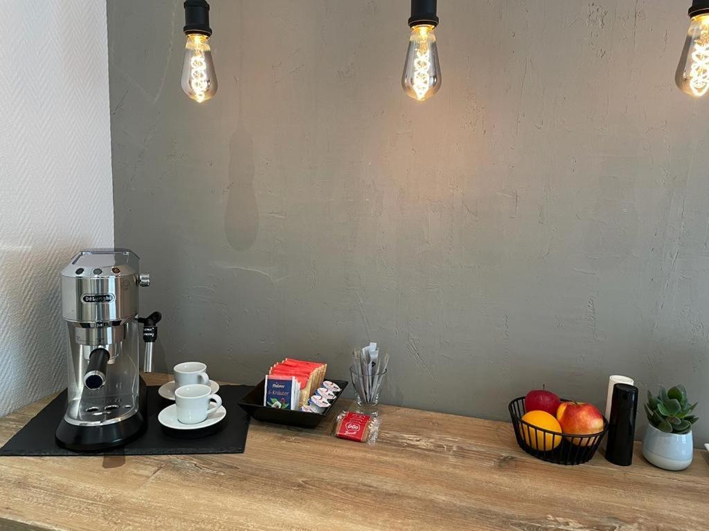 Bienvenidus - Self Service - Zur Selbstversorgung - Messezimmer - *