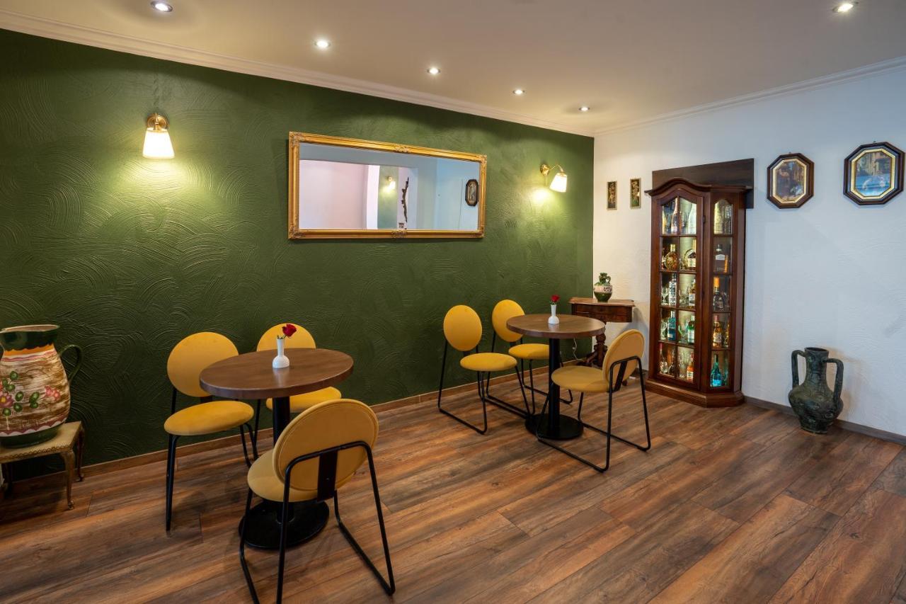 Jupa's Hotel