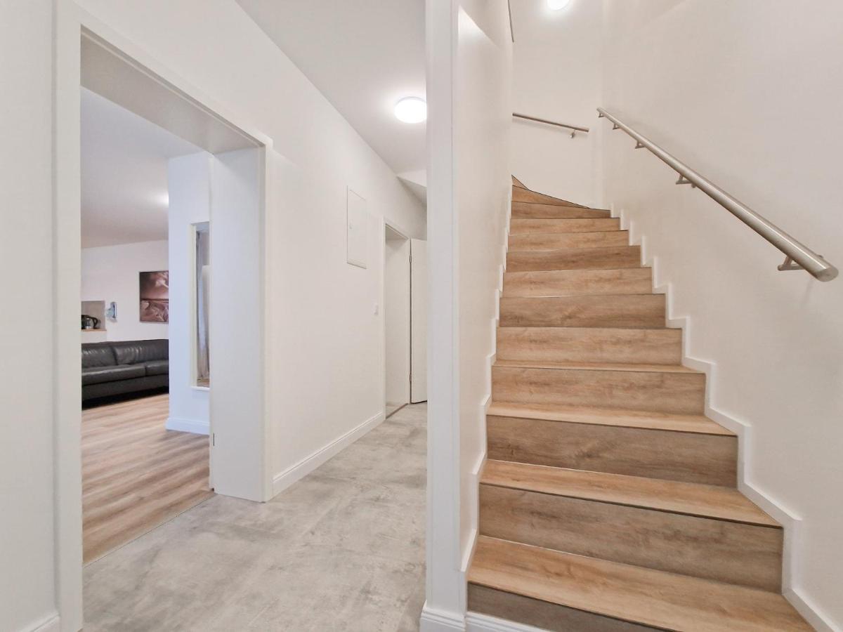 Apartment Raj Living - With 3 - 15 Min Messe Dus & 10 Min Old Town Dus *