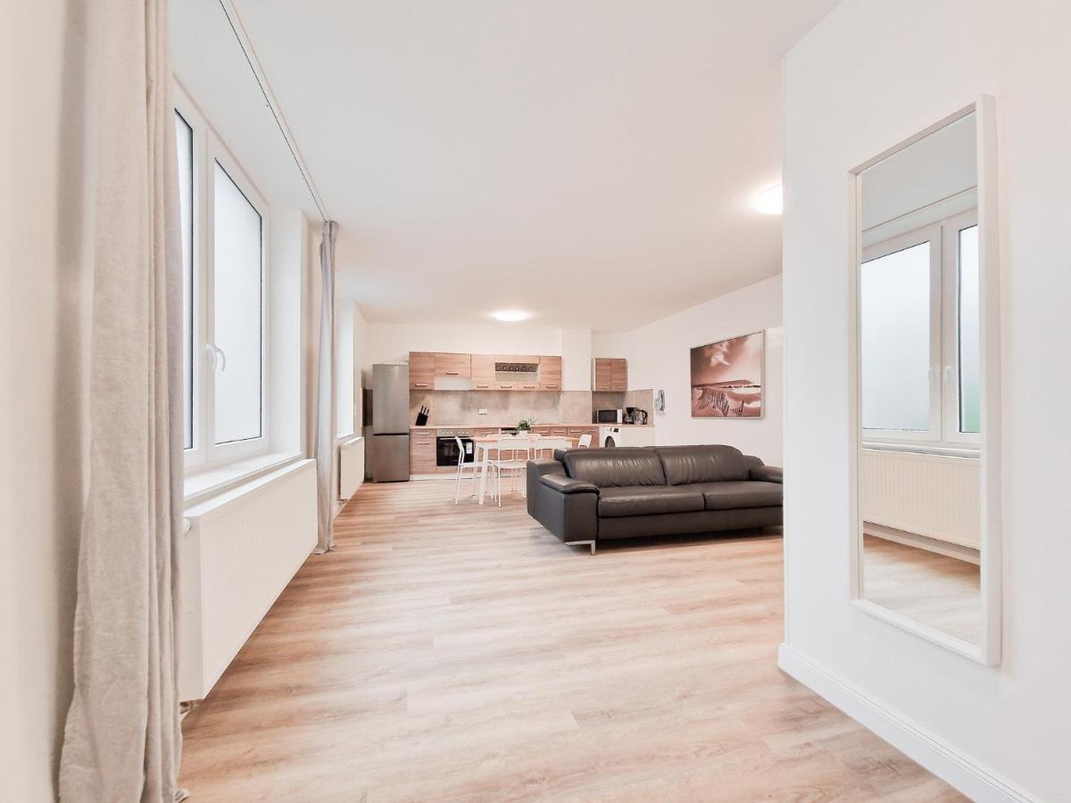 Raj Living - With 3 - 15 Min Messe Dus & 10 Min Old Town Dus Apartment *