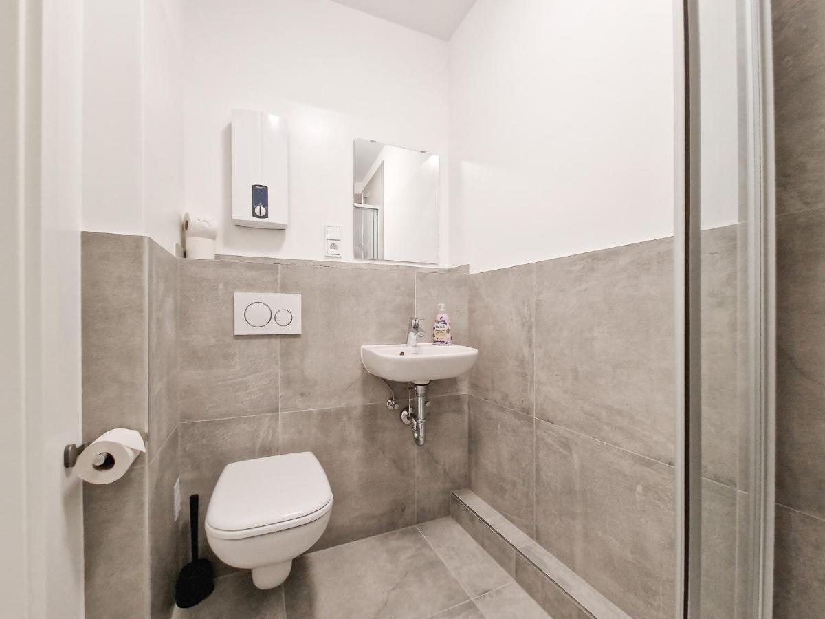 Raj Living - With 3 - 15 Min Messe Dus & 10 Min Old Town Dus * Dusseldorf
