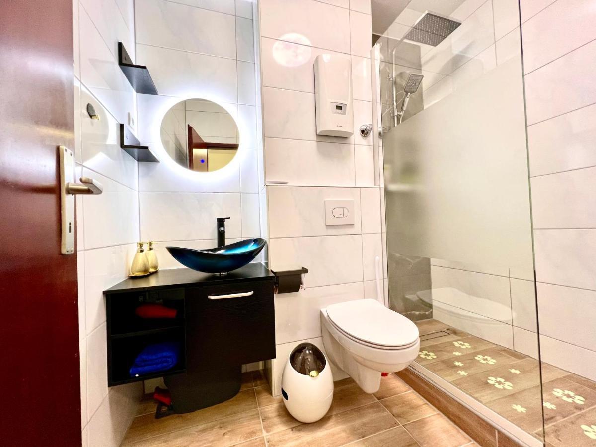 Apartment Stylish, Cozy & Quiet With One And Half In District 1 Dusseldorf