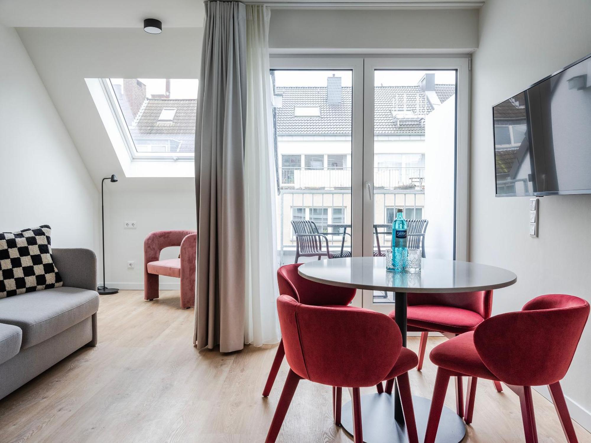 Numa Leo Aparthotel 4*