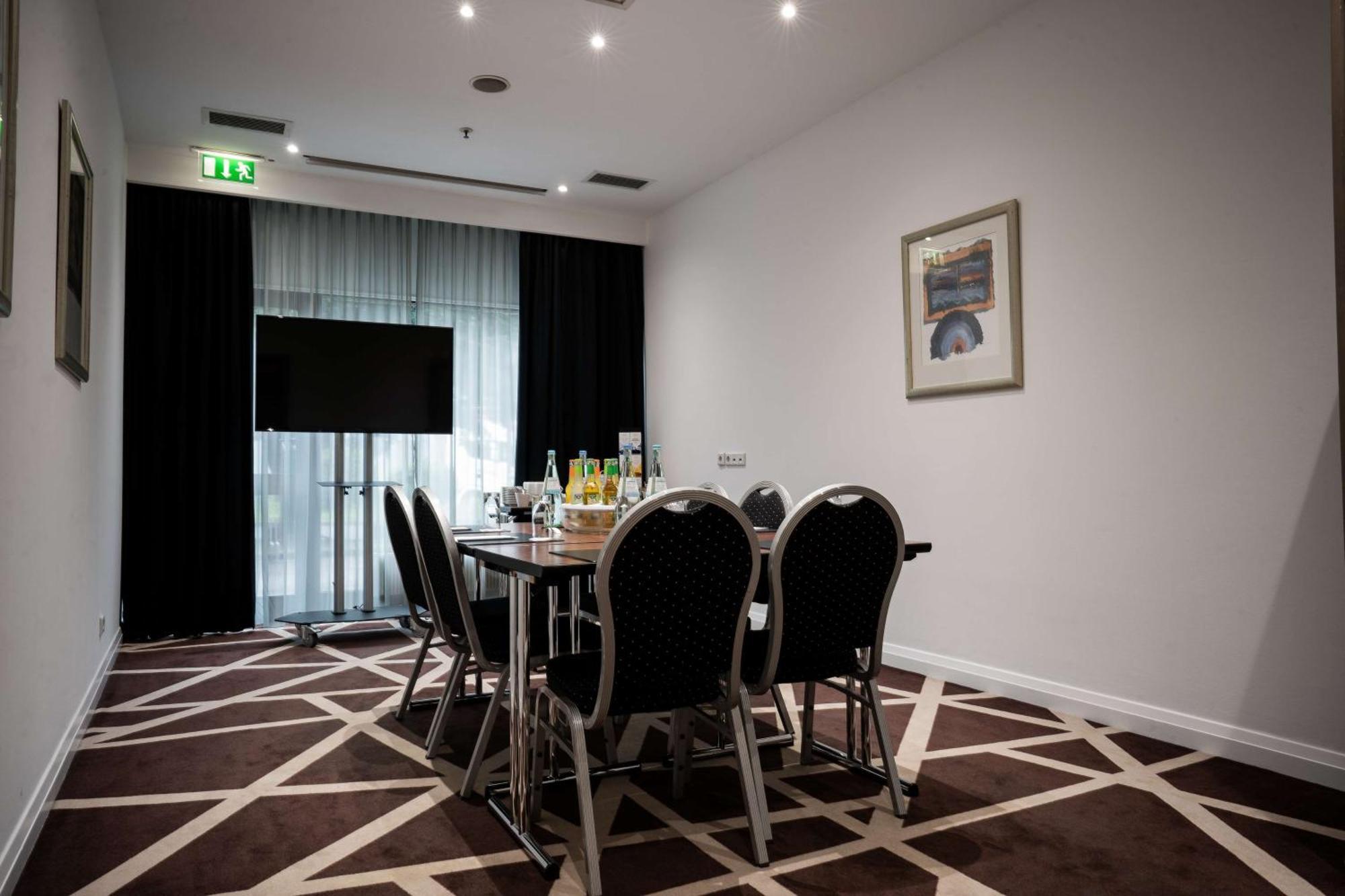 Radisson Blu Conference Hotel, 4* Düsseldorf