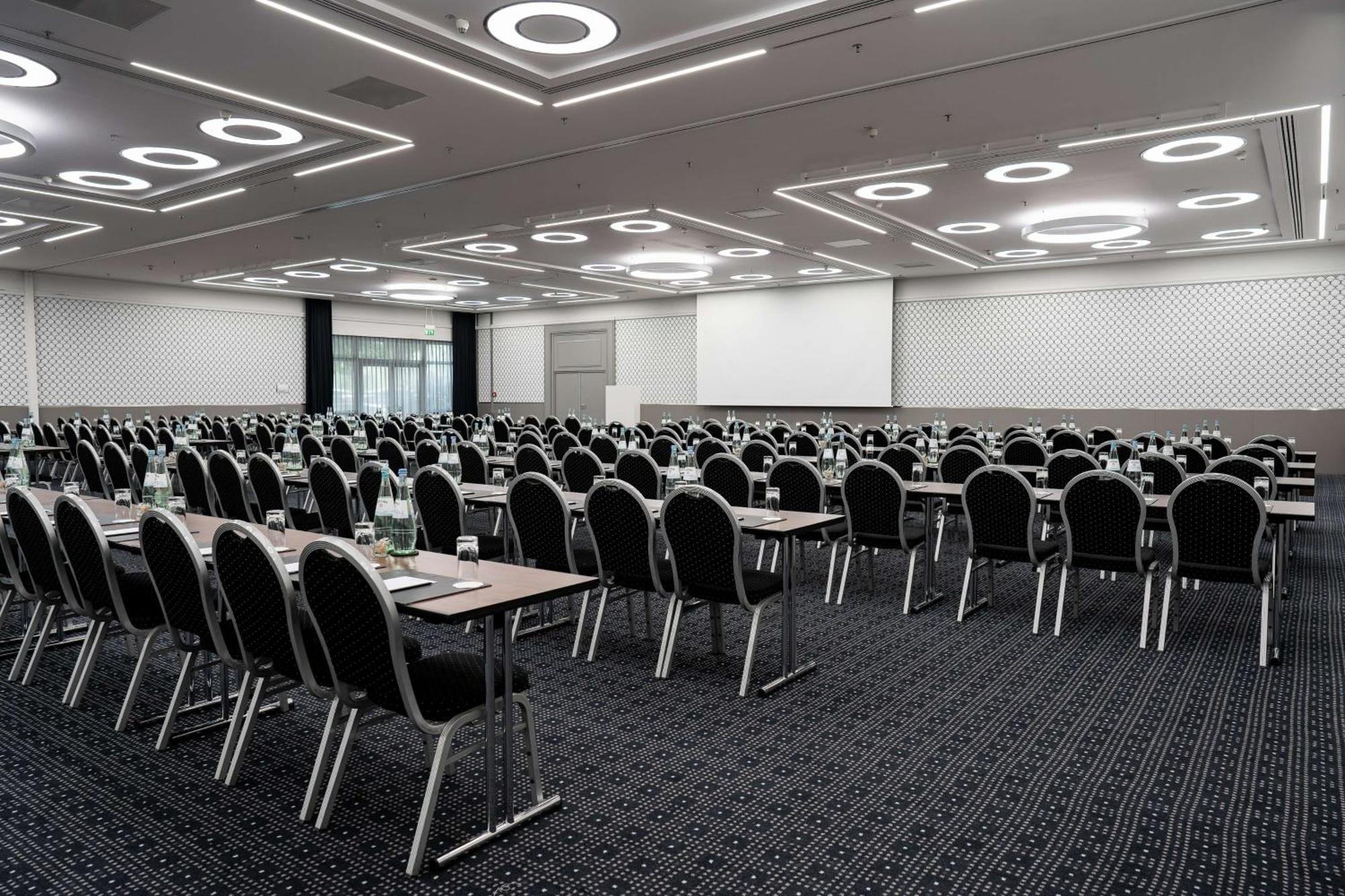 Radisson Blu Conference Hotel, 4*