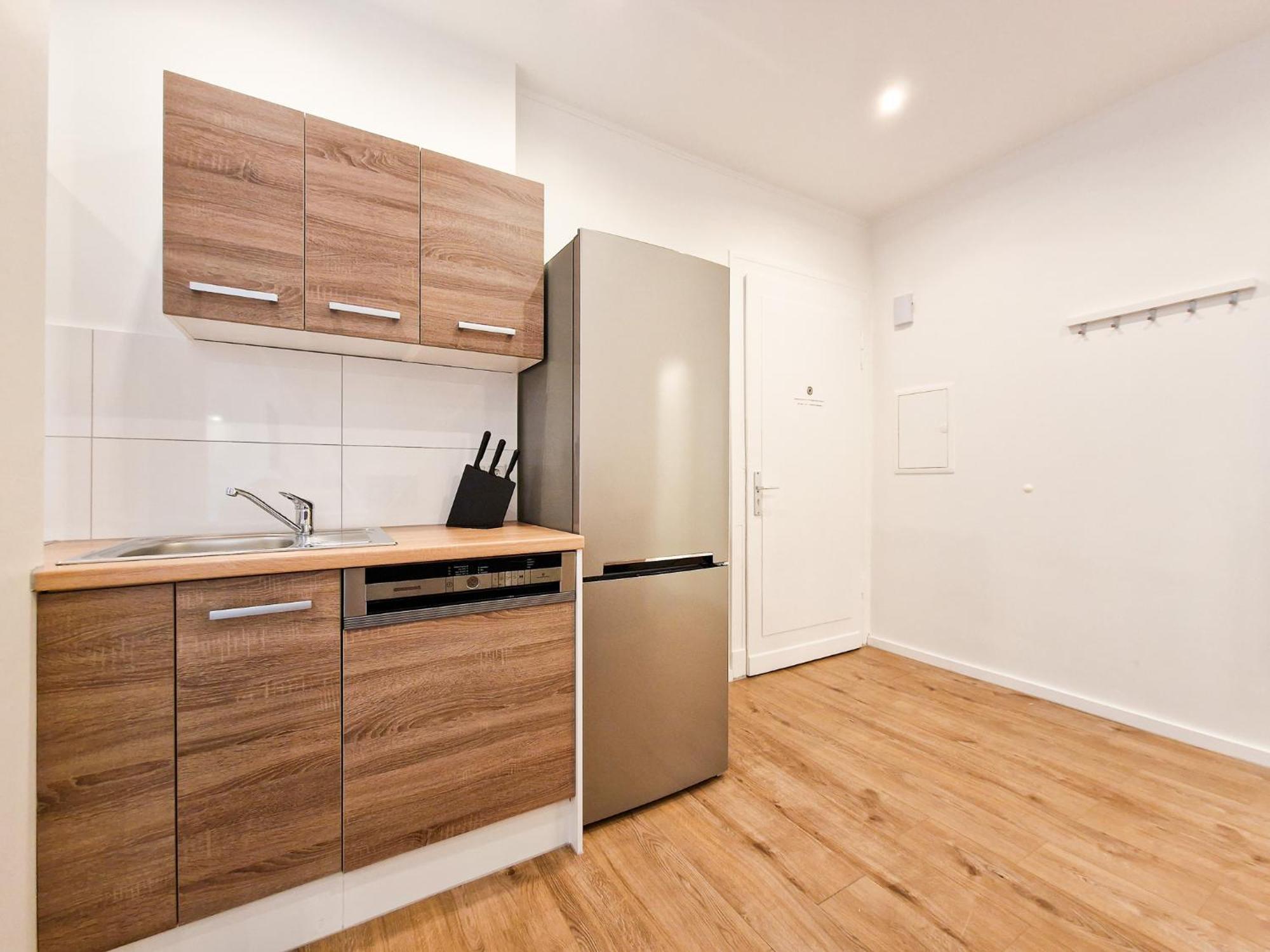 Raj Living - 1 Or 3 - 20 Min Messe Dus And Old Town Dus Apartamento