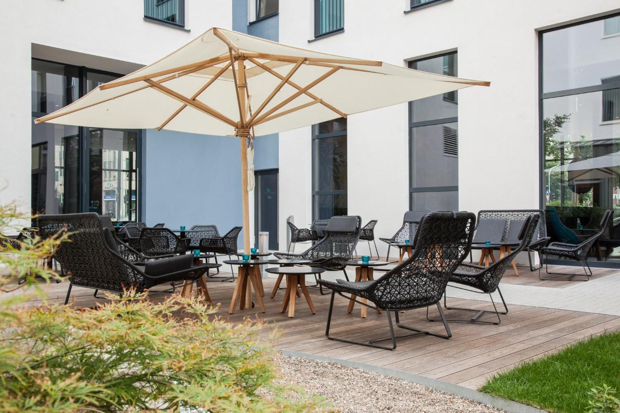 One Hauptbahnhof Hotel