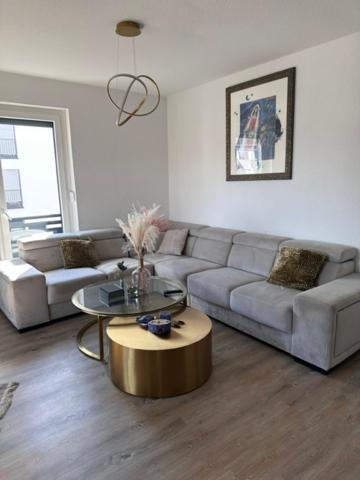 Modern Near Airport Apartment *