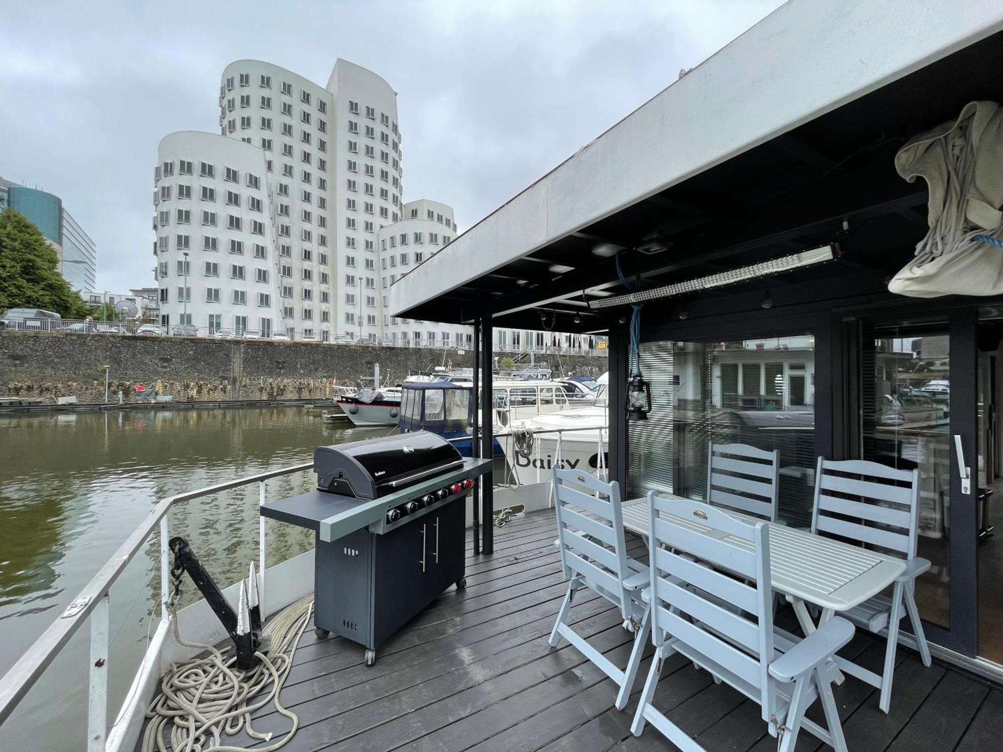Hausboot Iron Franz- Entspannung Auf Dem Wasser Dusseldorf