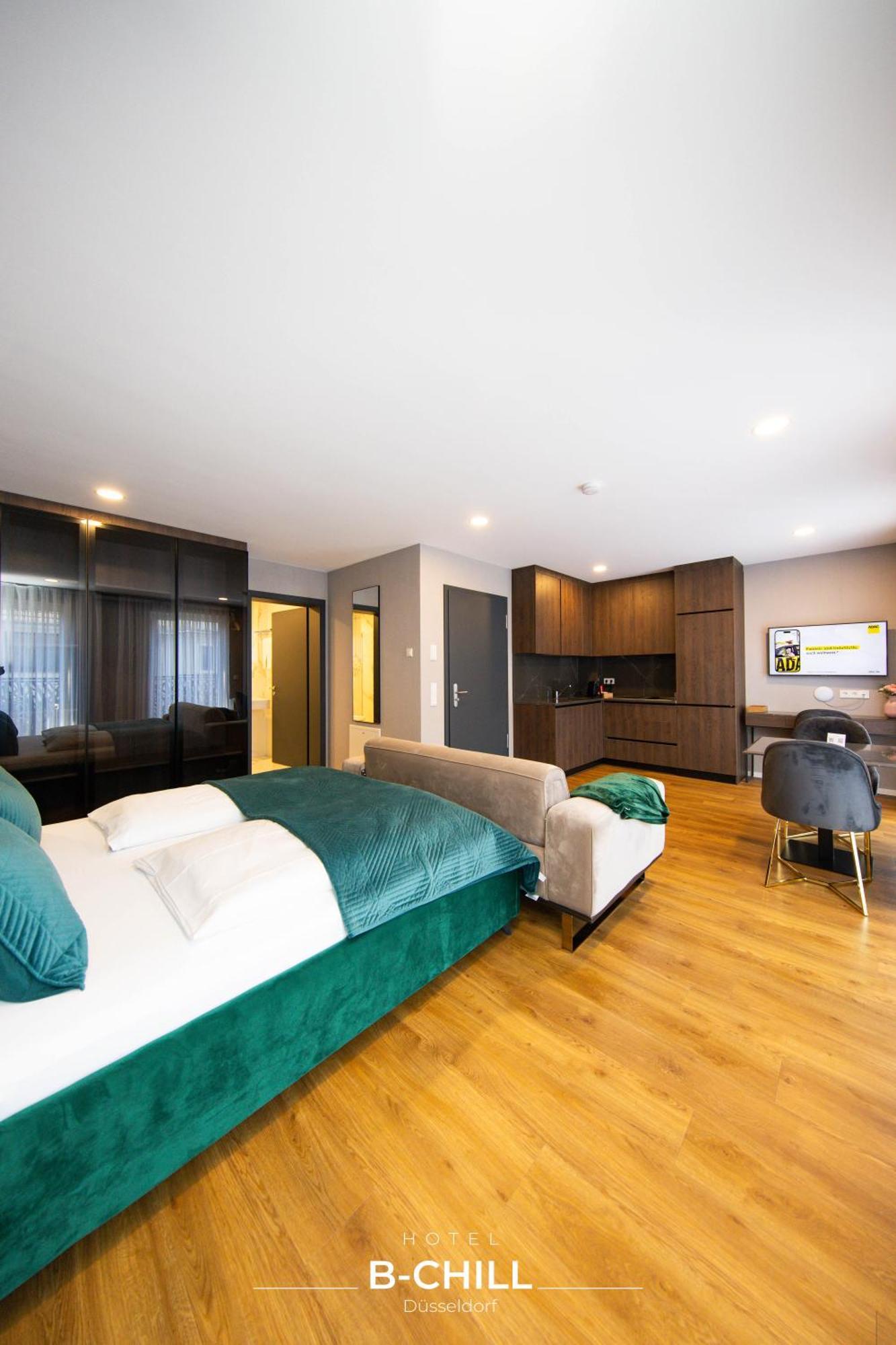 B-chill Hotel 4*