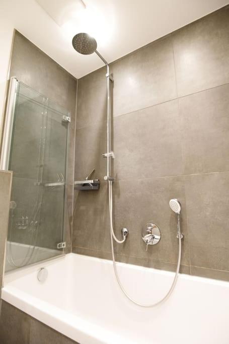 80 Sqm Flat With Terrace And 15min To Fair And 5min To Old Town Apartment Dusseldorf