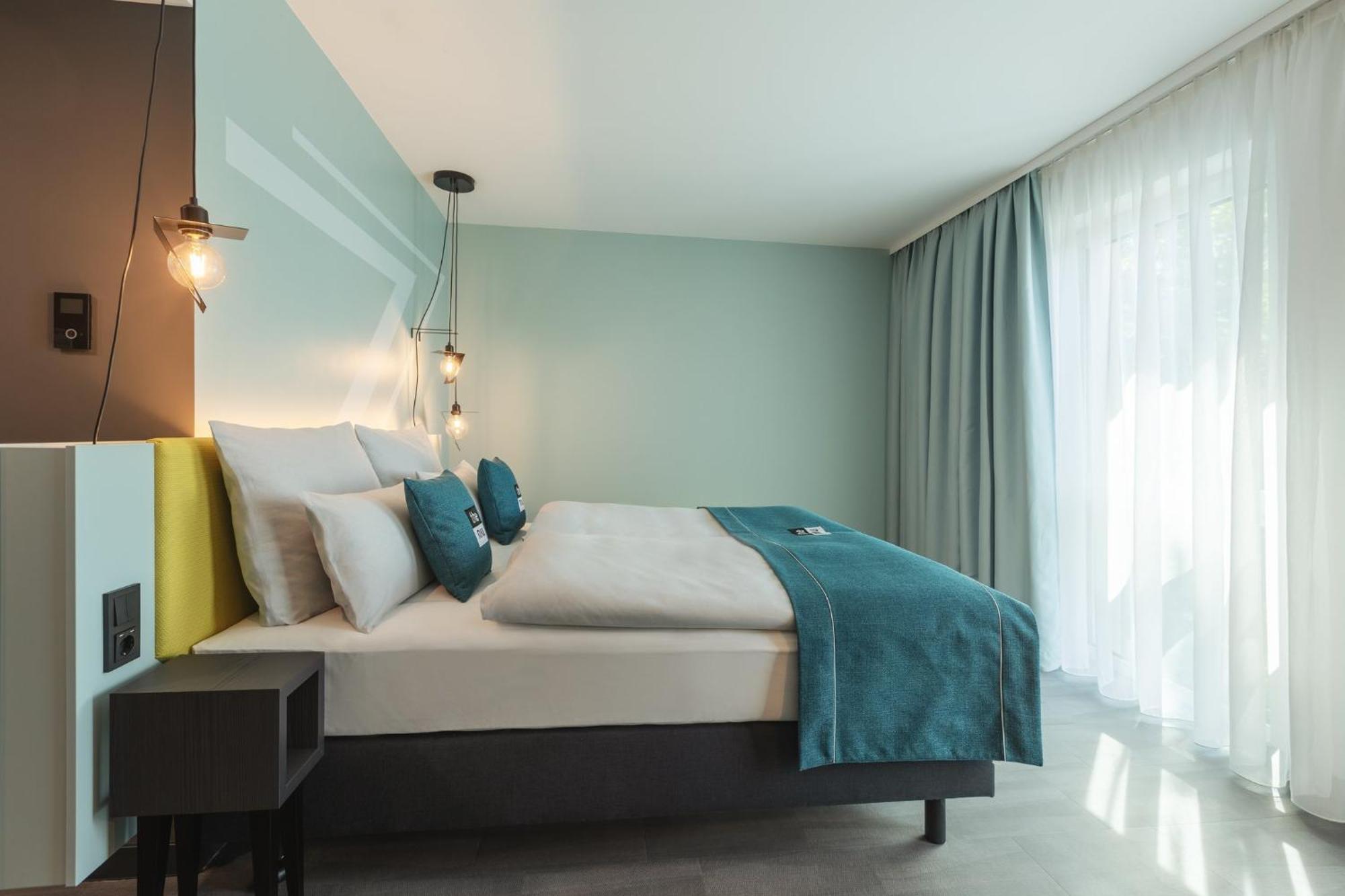 - The Niu, Seven Ost By Ihg Hotel Dusseldorf