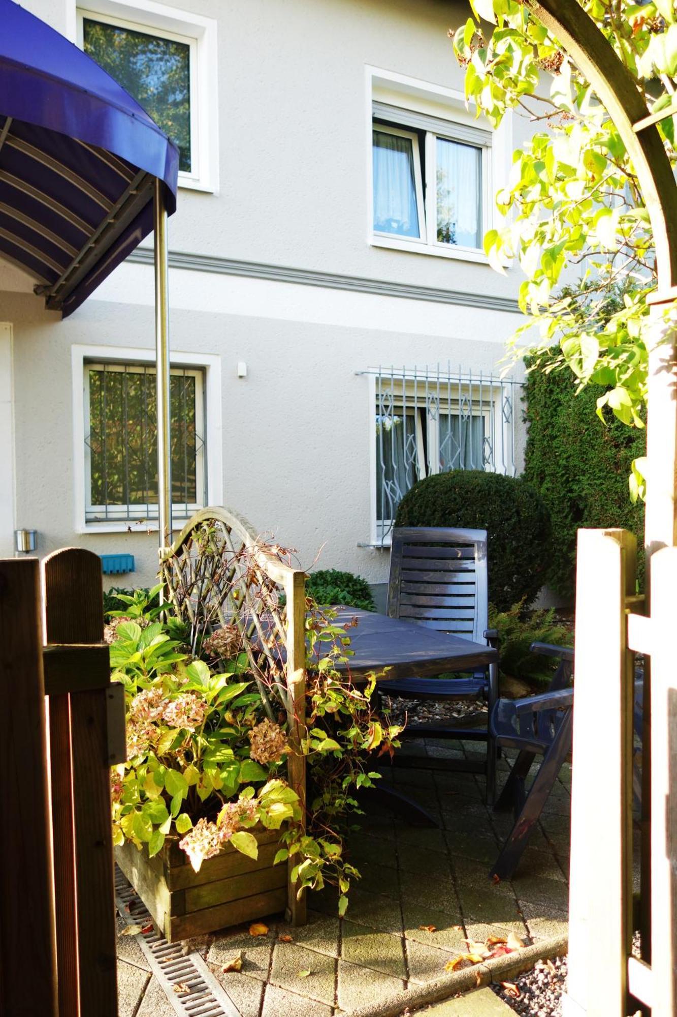 Messe Flughafen Bed & Breakfast Dusseldorf