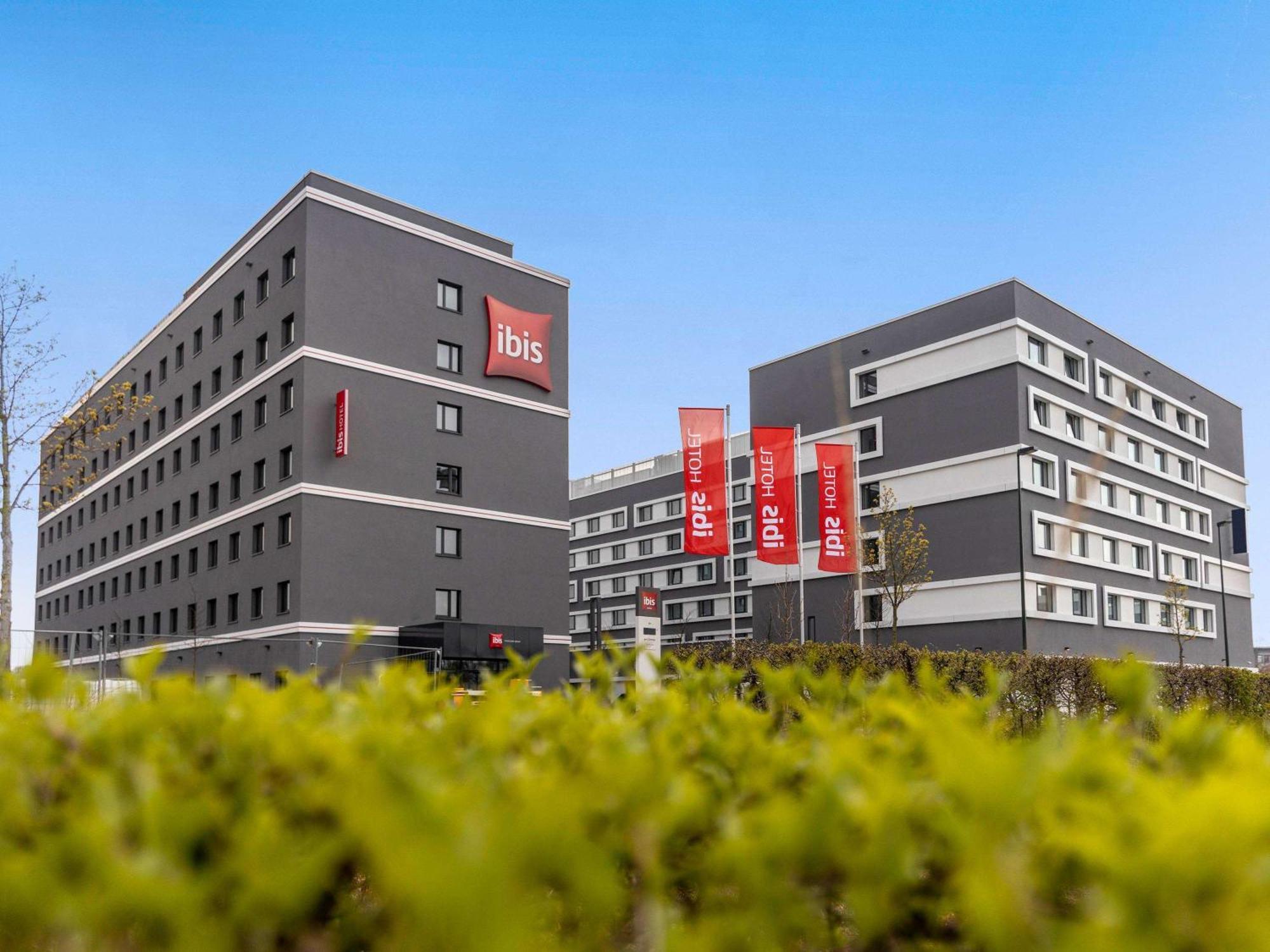 Hotel Ibis Airport 2*