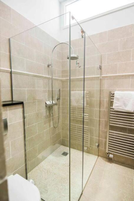 Helvetia Apartment *