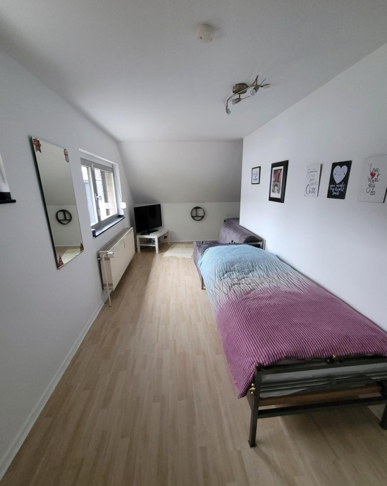 Apartment Messezimmer Am Thewissenweg Dusseldorf