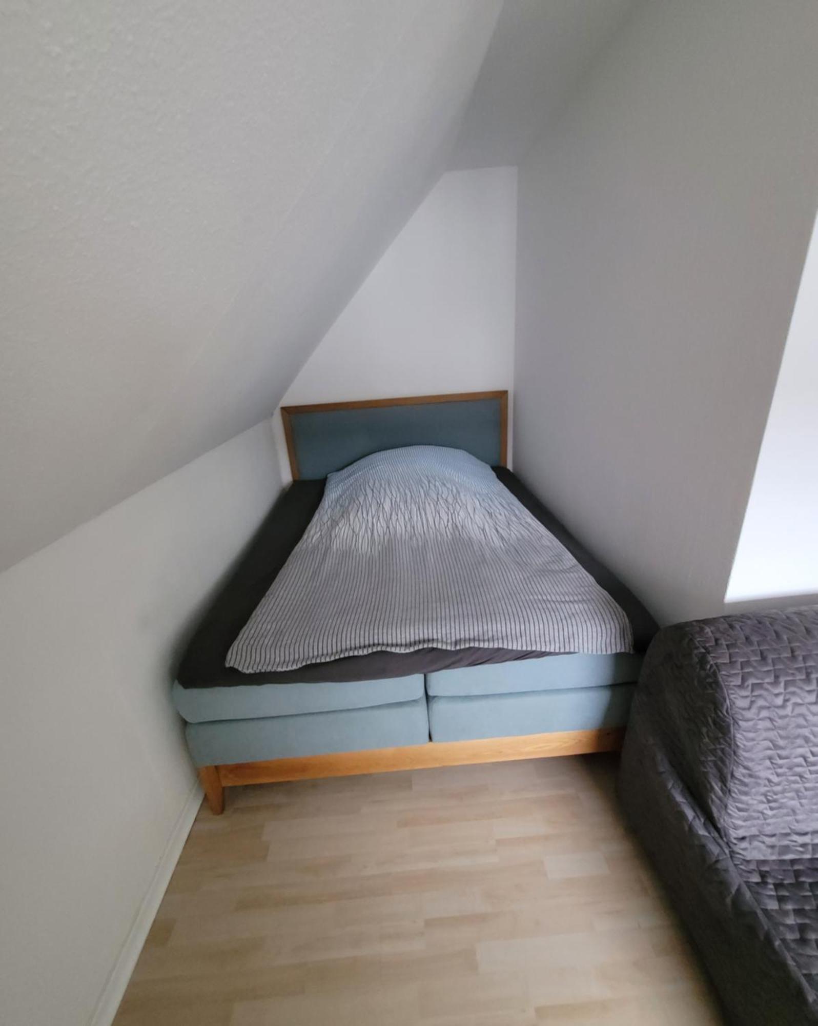 Messezimmer Am Thewissenweg * Dusseldorf