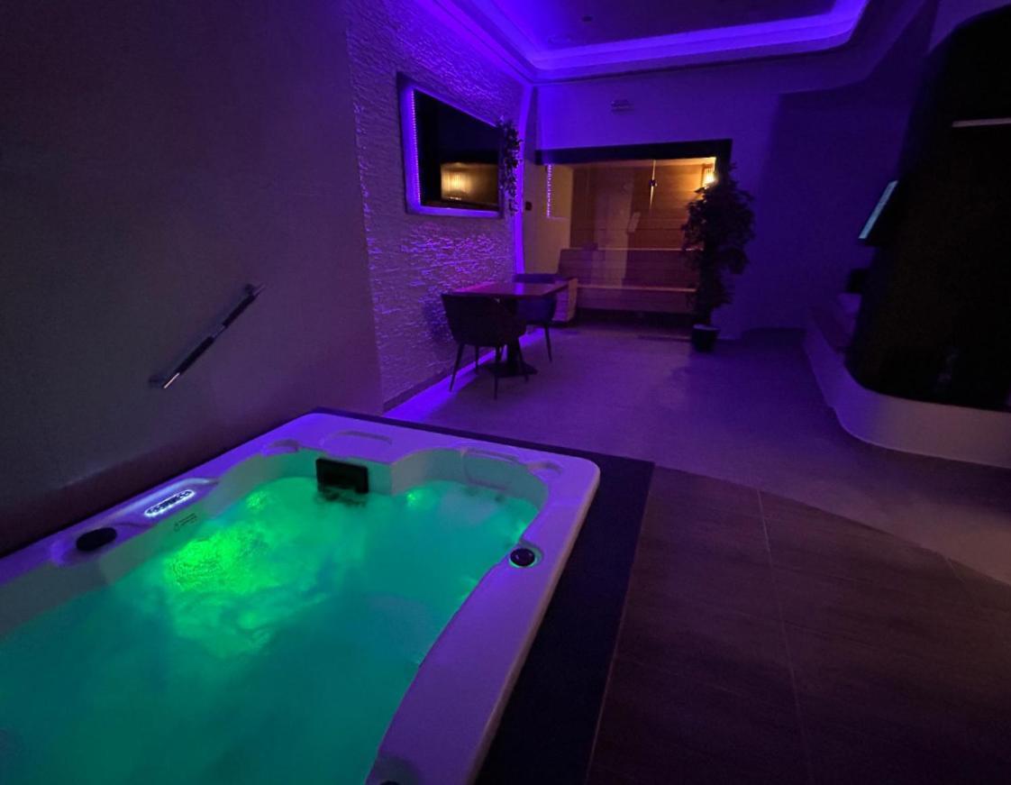 Aparthotel Me And