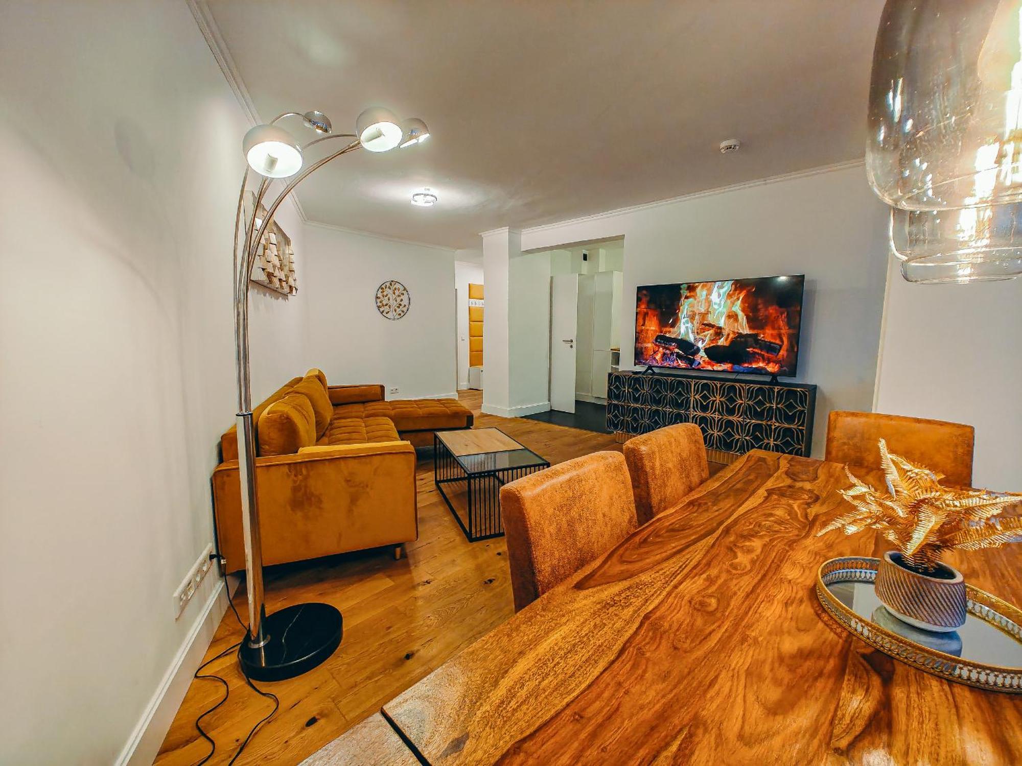 3 Downtown Bilk Apartment *