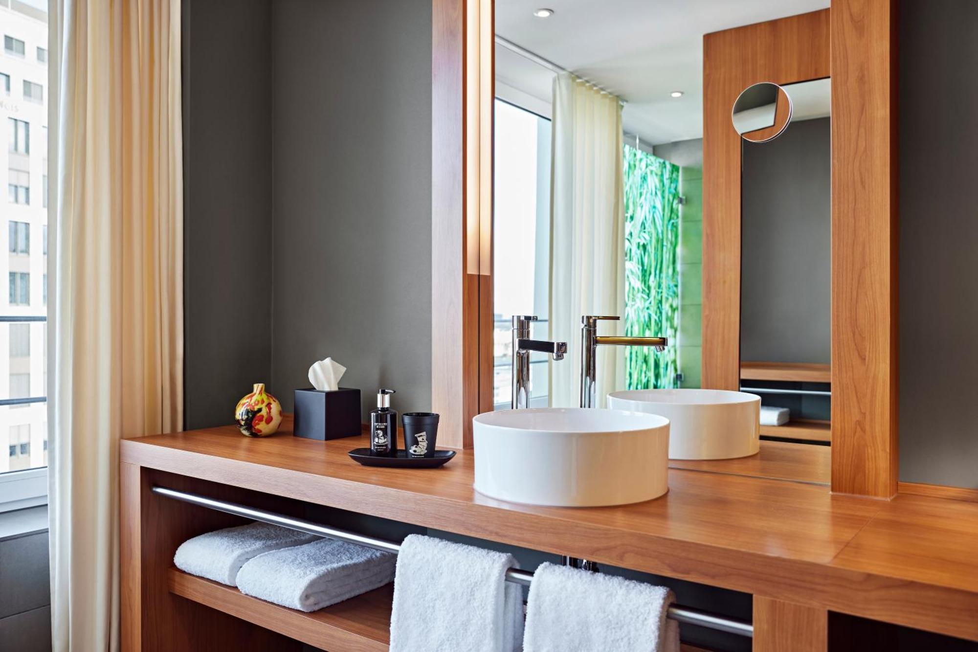 Hotel Me And Dusseldorf, By Hyatt 4*