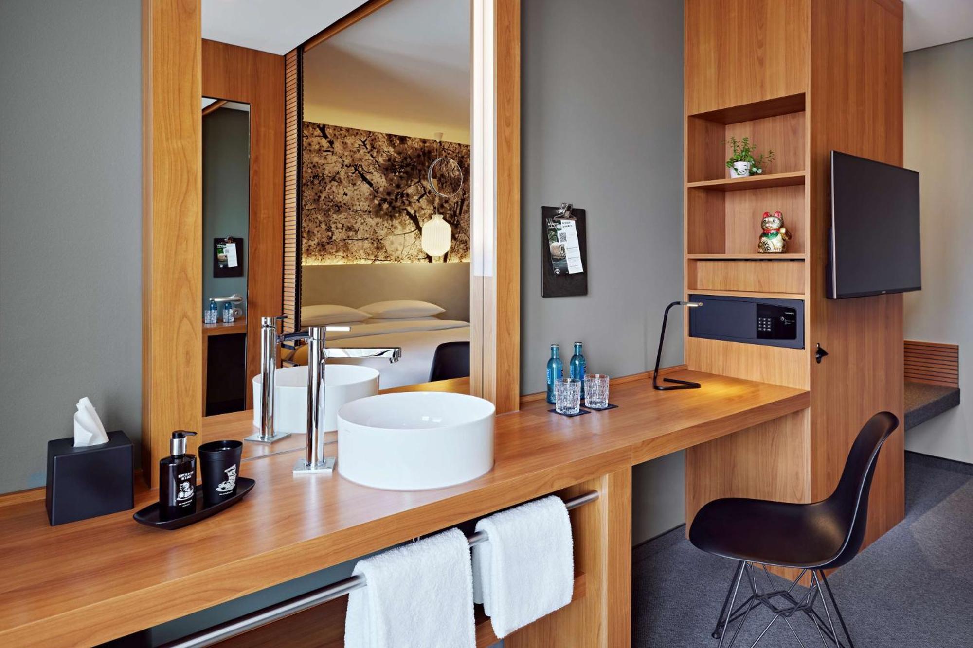 Hotel Me And Dusseldorf, By Hyatt 4*
