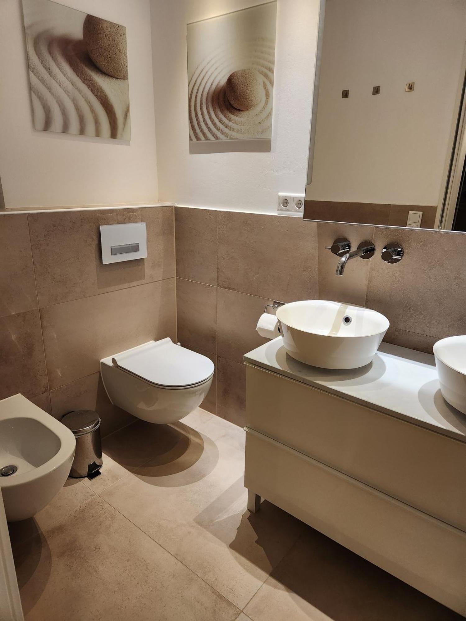 Zuhause 2 * Dusseldorf