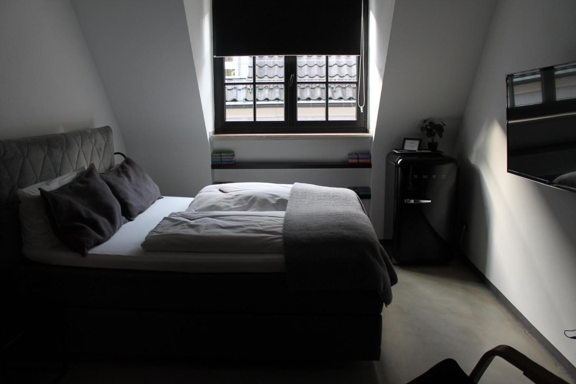 Apartment Square Rooms 8