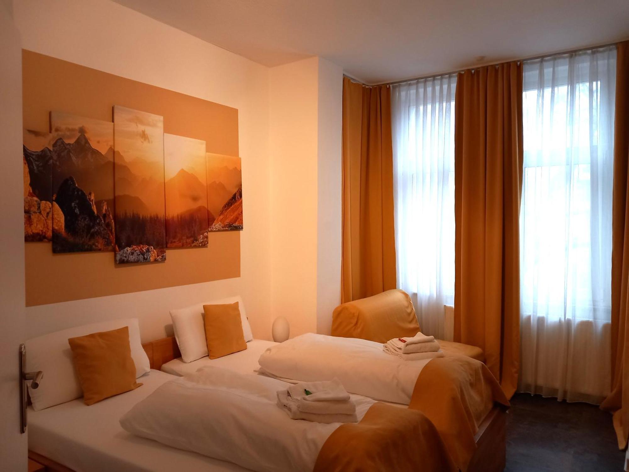 Hotel Karolinger 2*