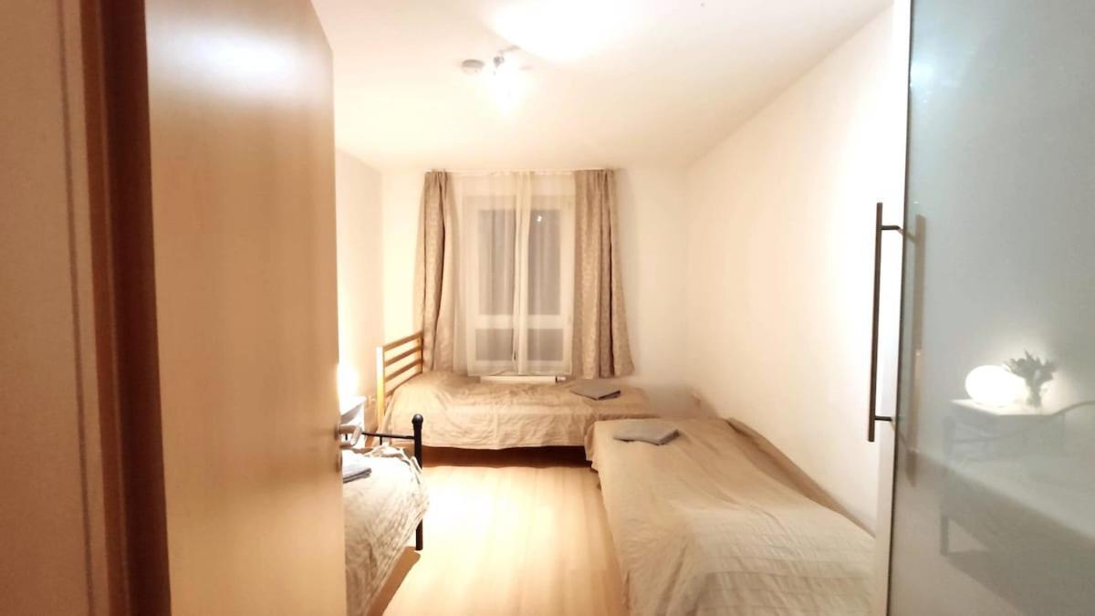 3 Bedroom House With 2 Bathrooms In - Haus Mit 3 Schlafzimmer 2 Badezimmer In * Dusseldorf