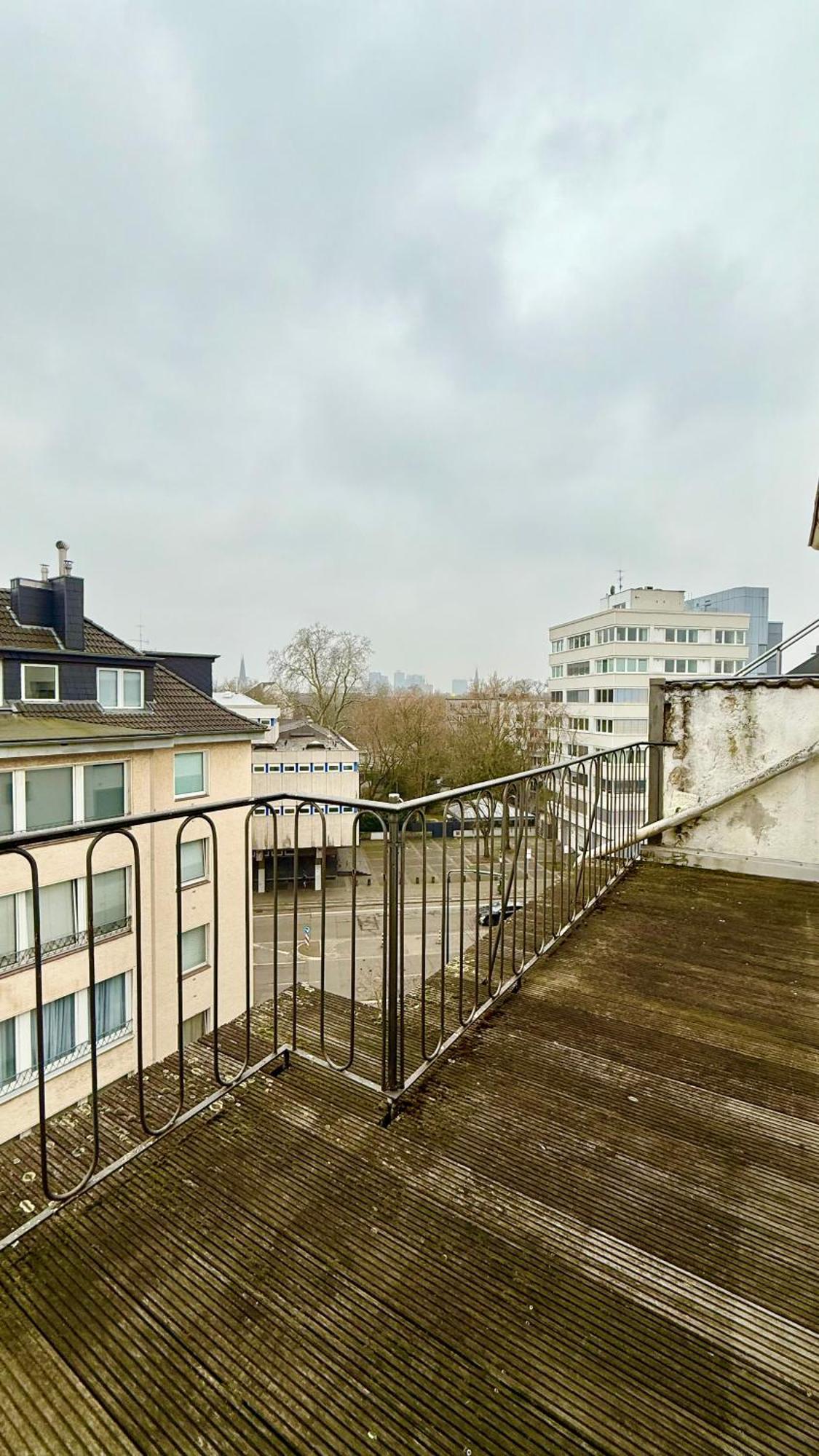Ueber Den Daechern Von *