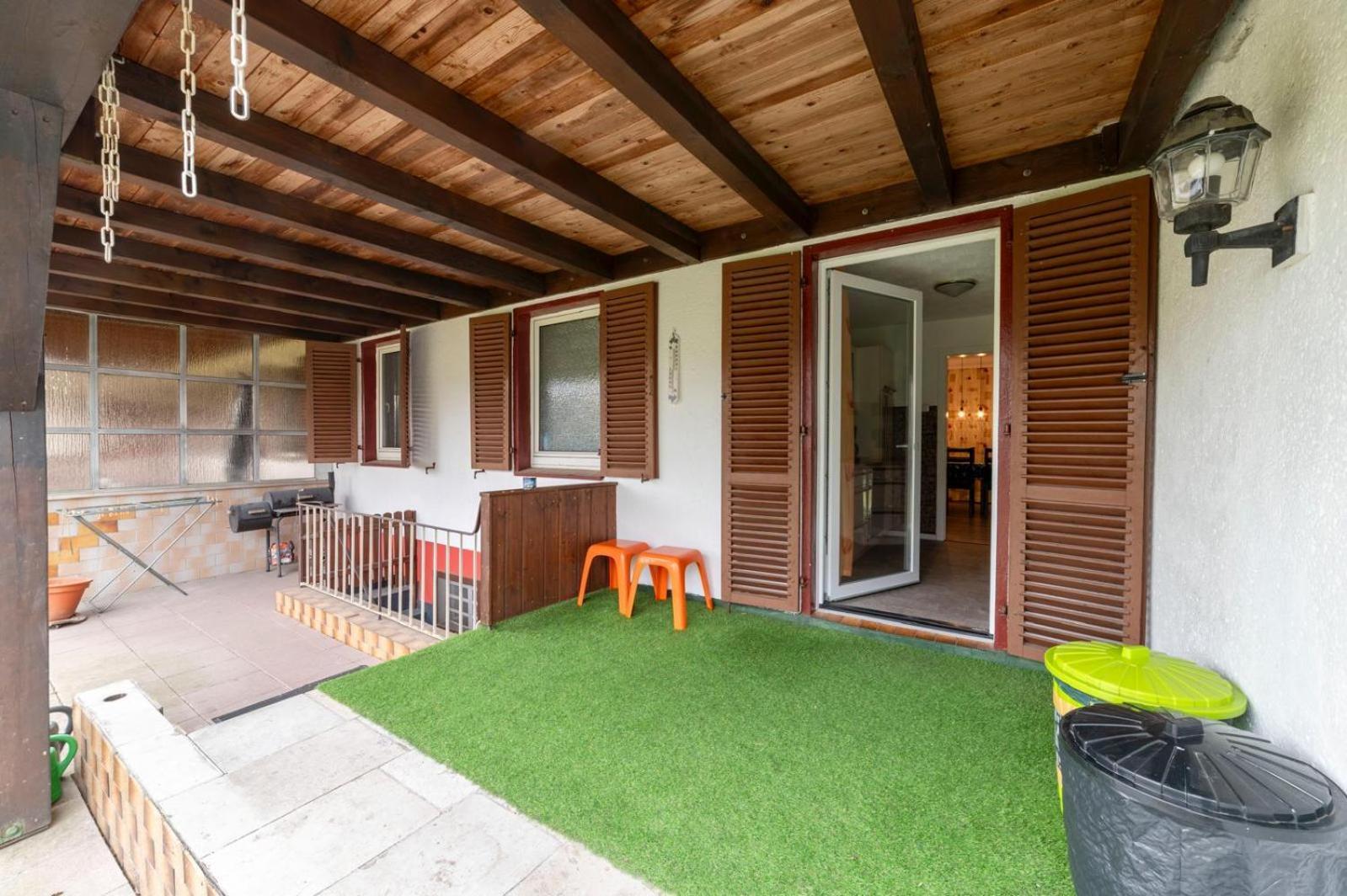 Cozy With Garden, Balcony And Parking Area In * Dusseldorf