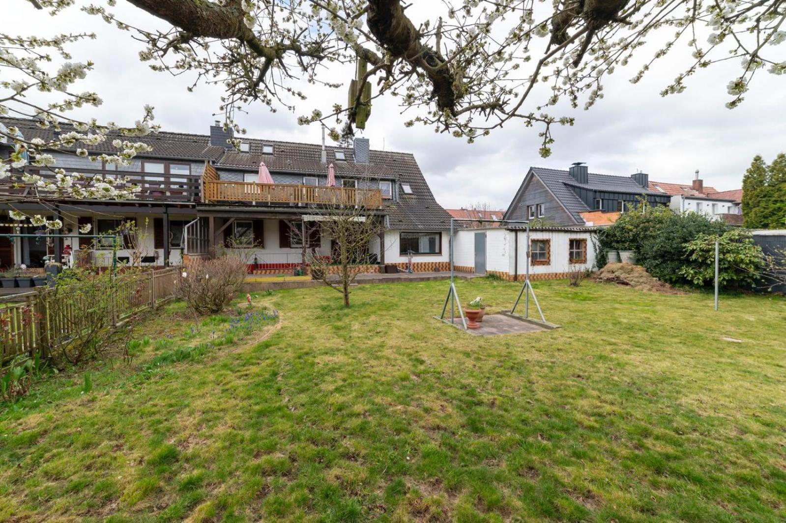 Cozy With Garden, Balcony And Parking Area In Dusseldorf