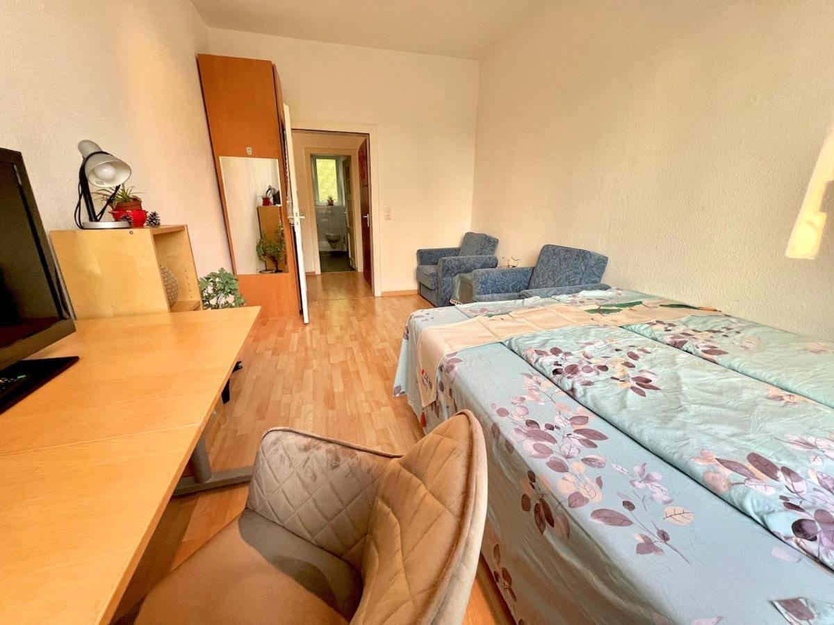 Cozy 2-room-apartment On Zoo Park In District 2 *