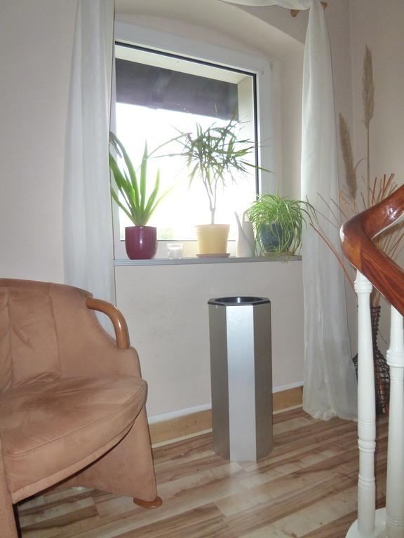 Airport Apartment *