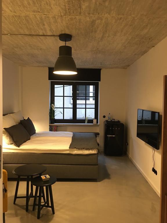 Apartment Square Rooms 8