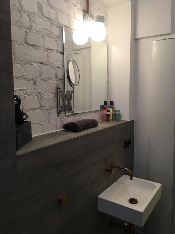 Square Rooms 8 Apartment