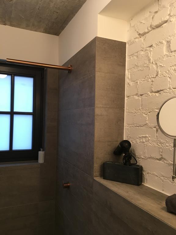Square Rooms 8